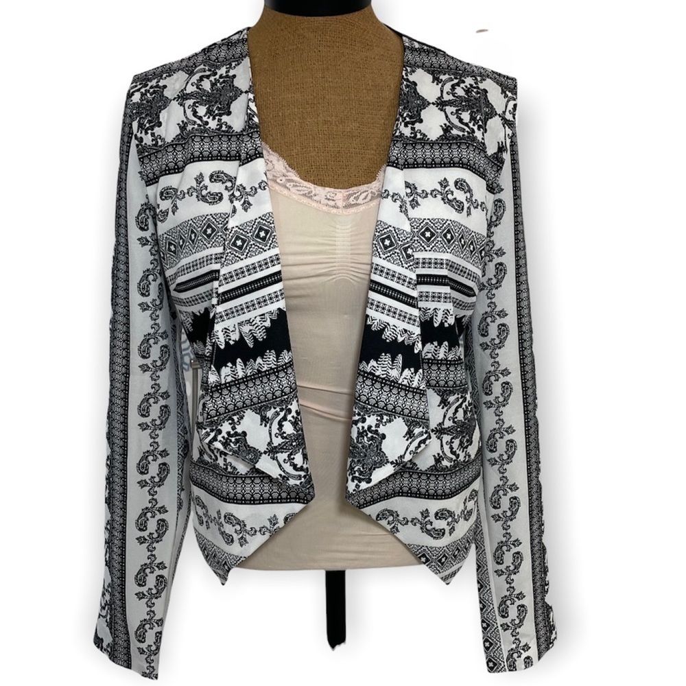 Bebe Black and white asymmetrical open front long sleeve blazer jacket Grecian 